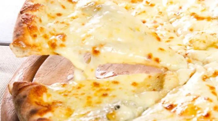 Pizza Four Cheese