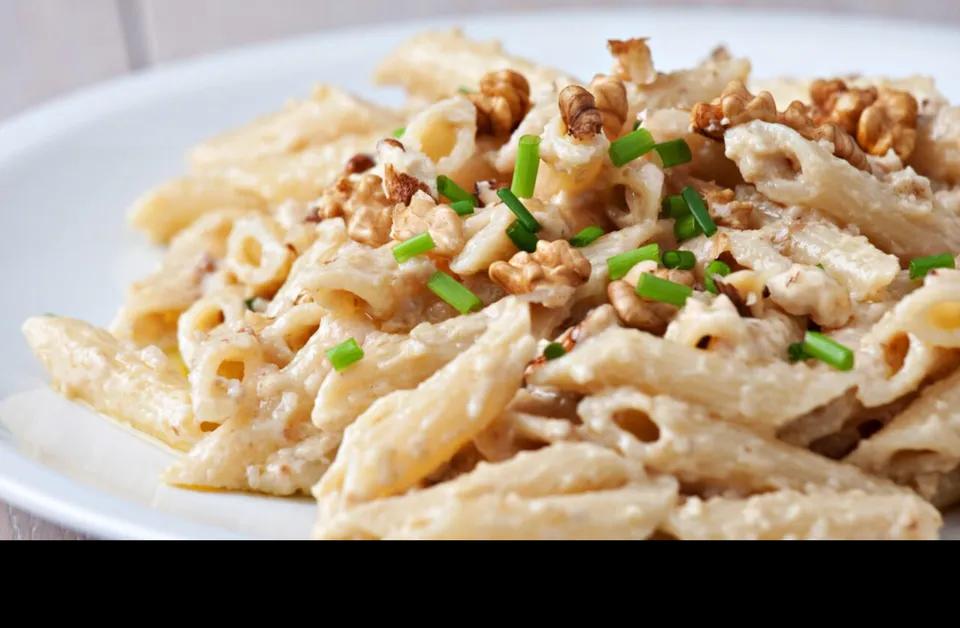 Penne con crema di gorgonzola e noci