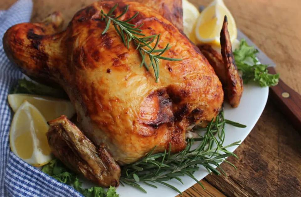Poulet entier rôti