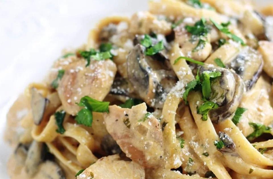 Penne poulet champignon à la crème