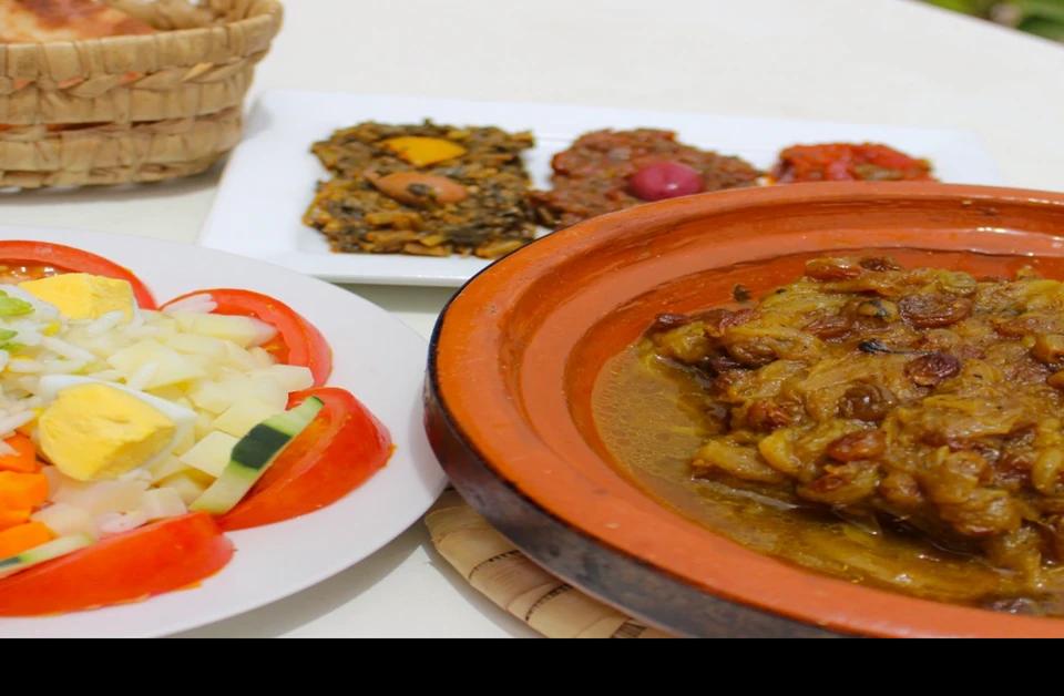 Tagine  ¼ Viande De Chevreau Aux Oignons Raisins Secs