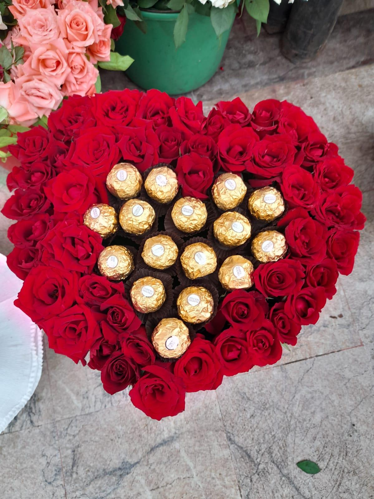 Roses en forme de cœur Avec Chocolats