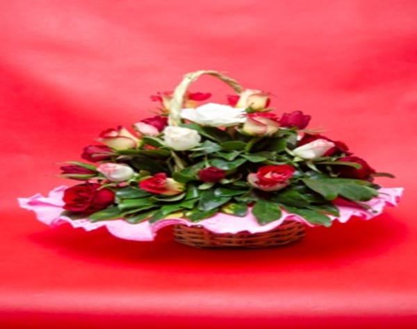 Panier En Rose Et Rouge