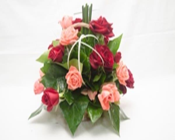 Panier En Rose Et Rouge