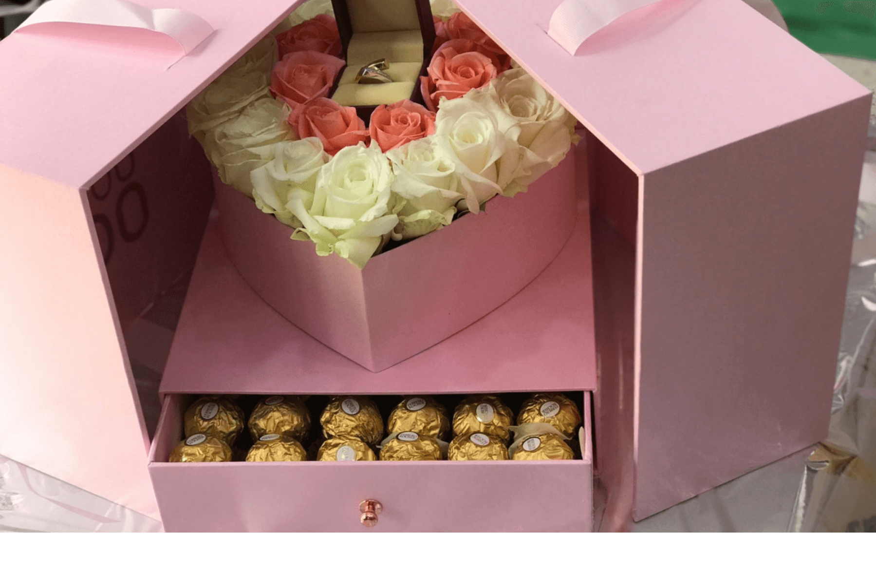 Box De Rose Avec Chocolat Rose