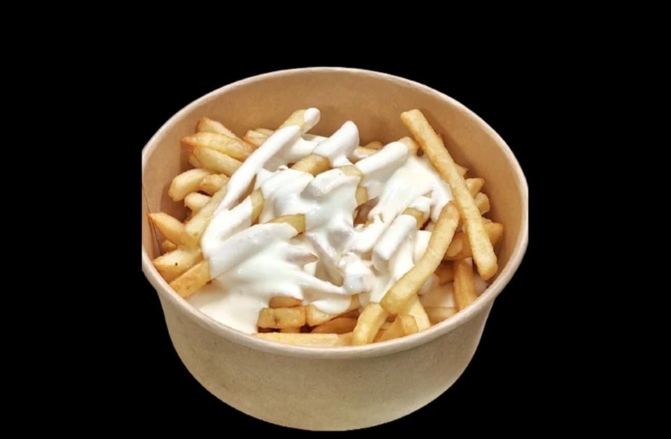 Frites avec Sauce Fromagère