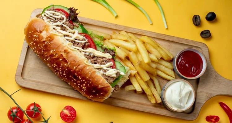 Sandwich Viande Hachée ( avec frites )