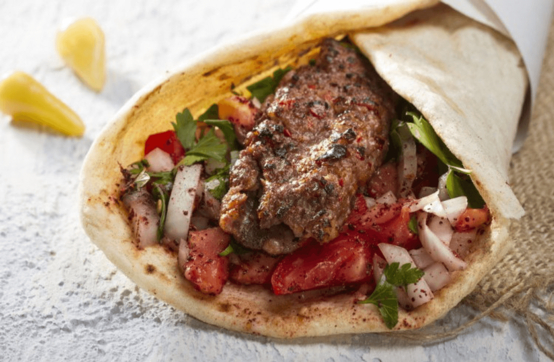 رغيف سندويش سبيسيال لحم غنم شقف