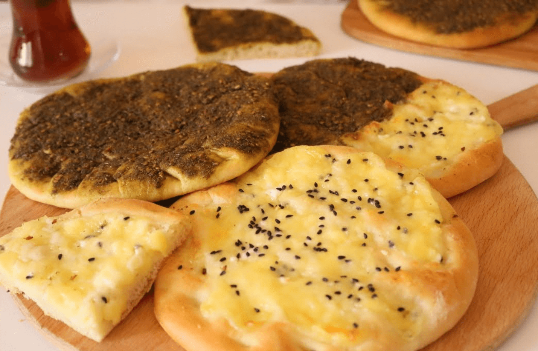 منقوشة زعتر و جبن