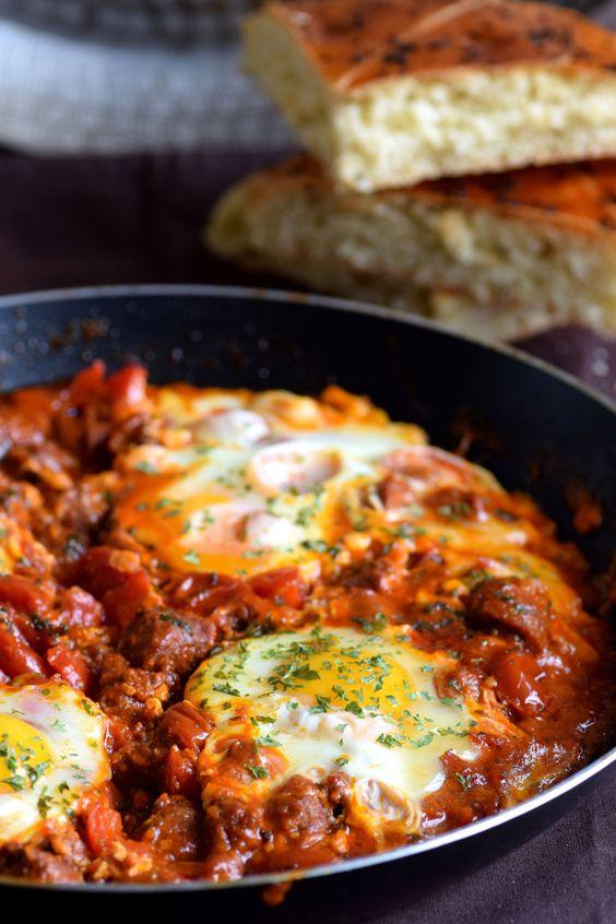 Tajine de saucisses aux œufs