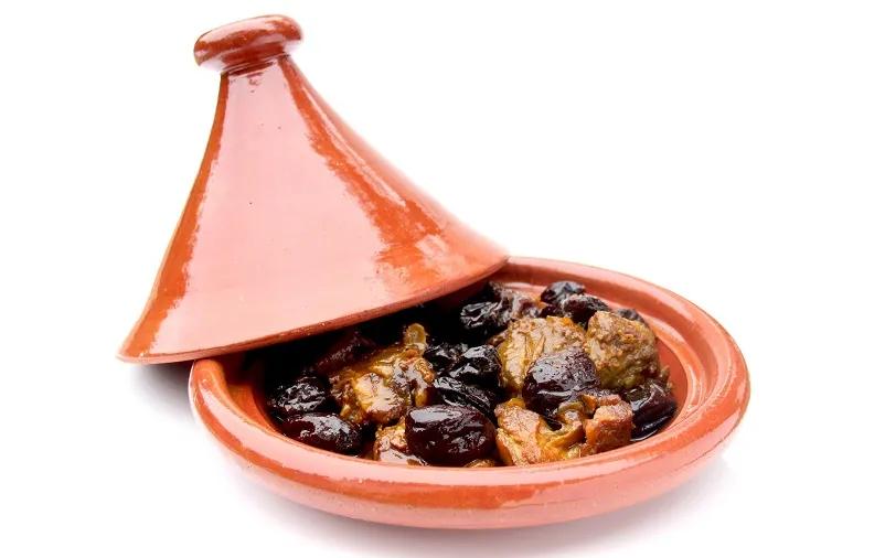 Tajine de bœuf aux pruneaux et frites