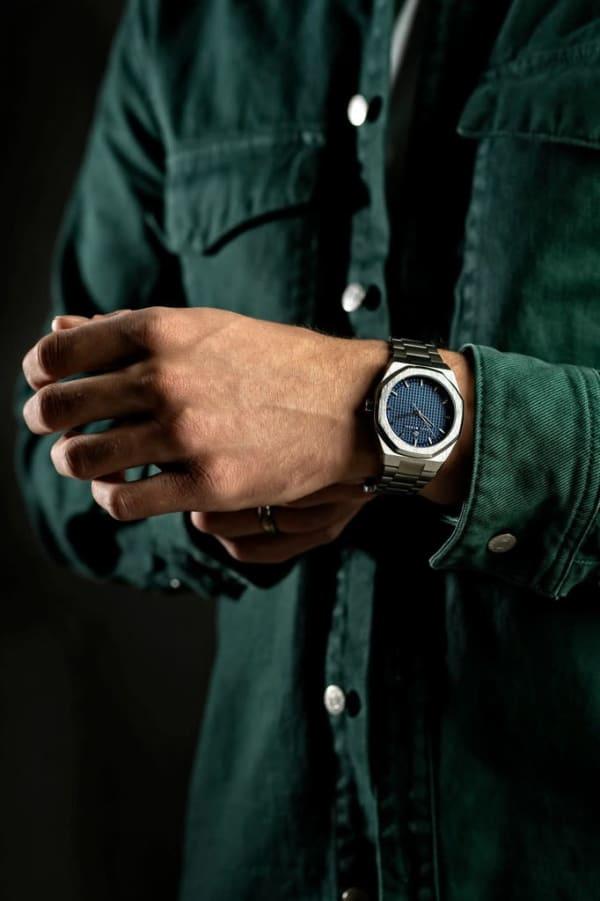 Montre Paul McNeal à quartz en acier argenté et bleu