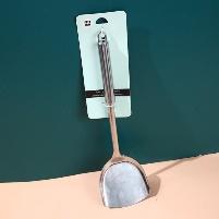 Kitchen turner with magnetic steel handle