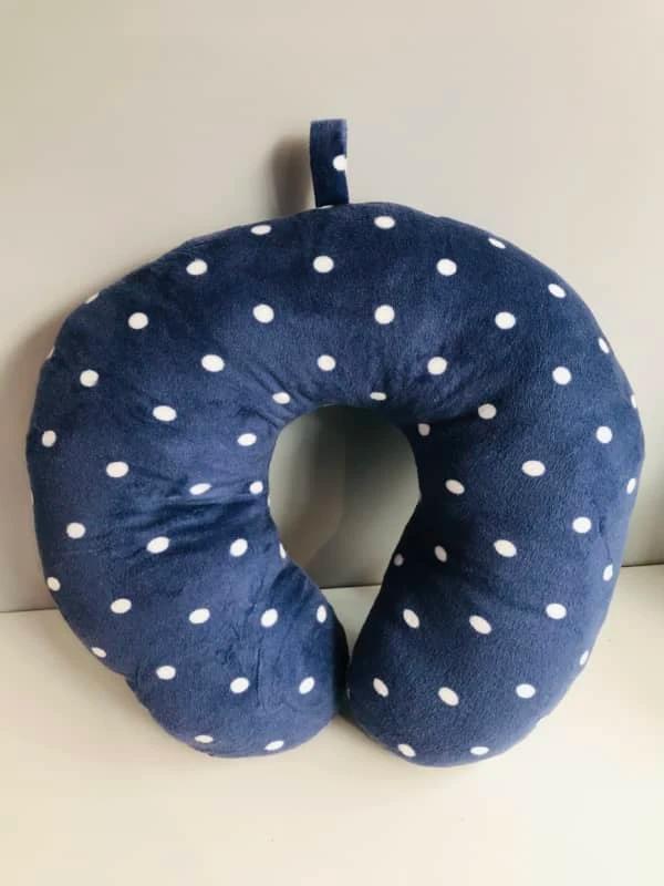 U-shaped pillow décoré de points Blanc - Bleu