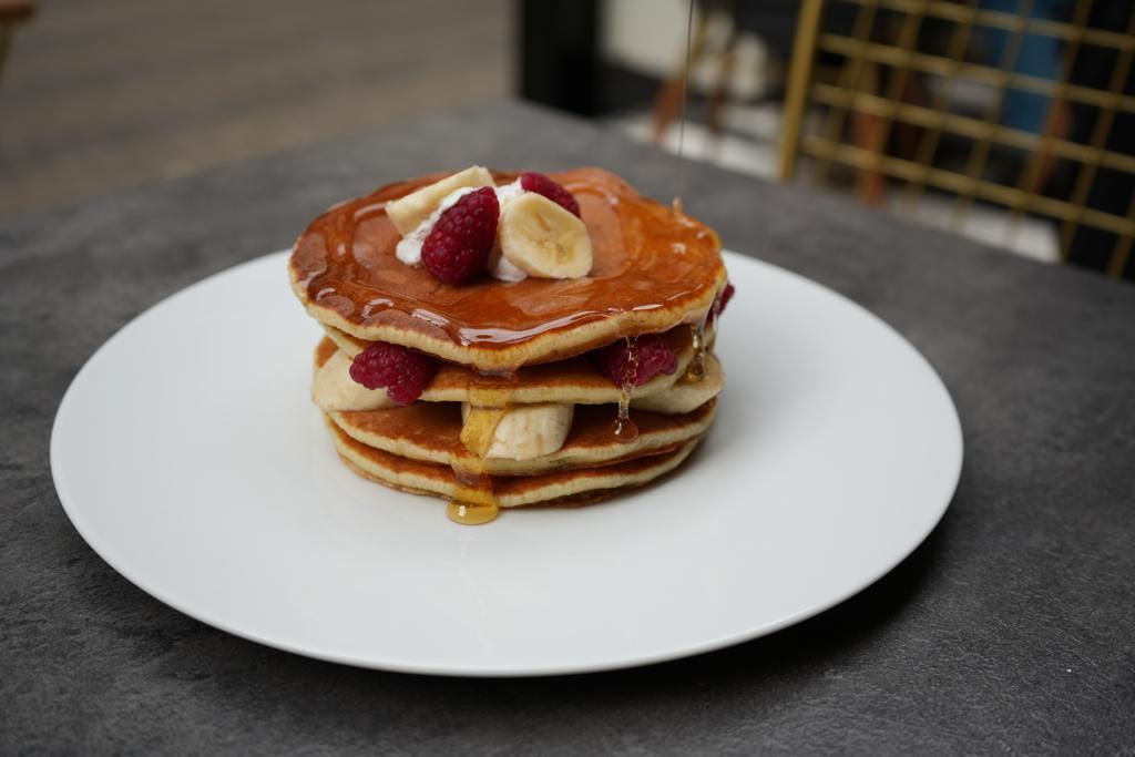 Pancakes aux fraises et banane