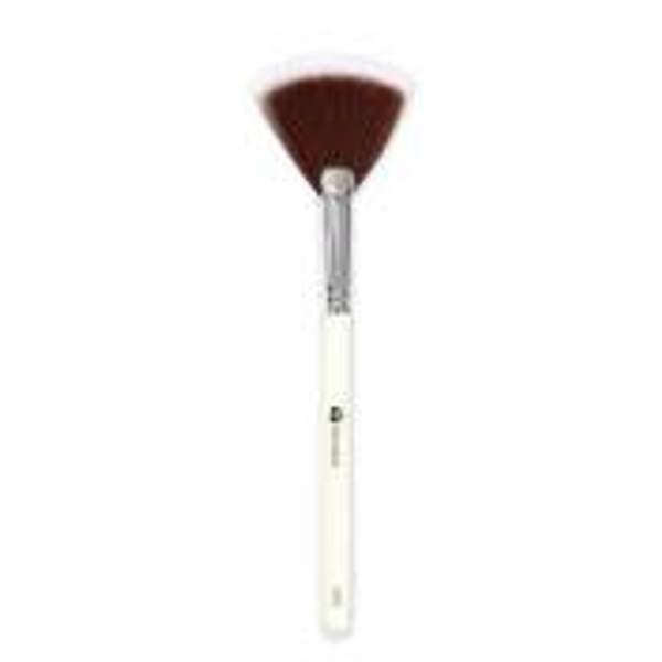 Dermacol DC FAN BRUSH ( PINCEAU BLUSH)