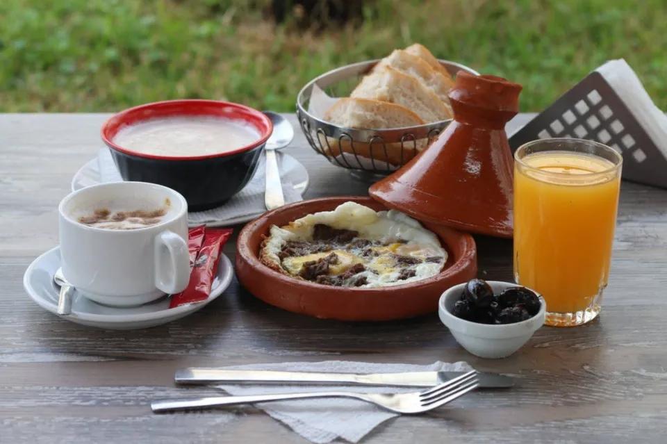 Petit Déjeuner Khlii