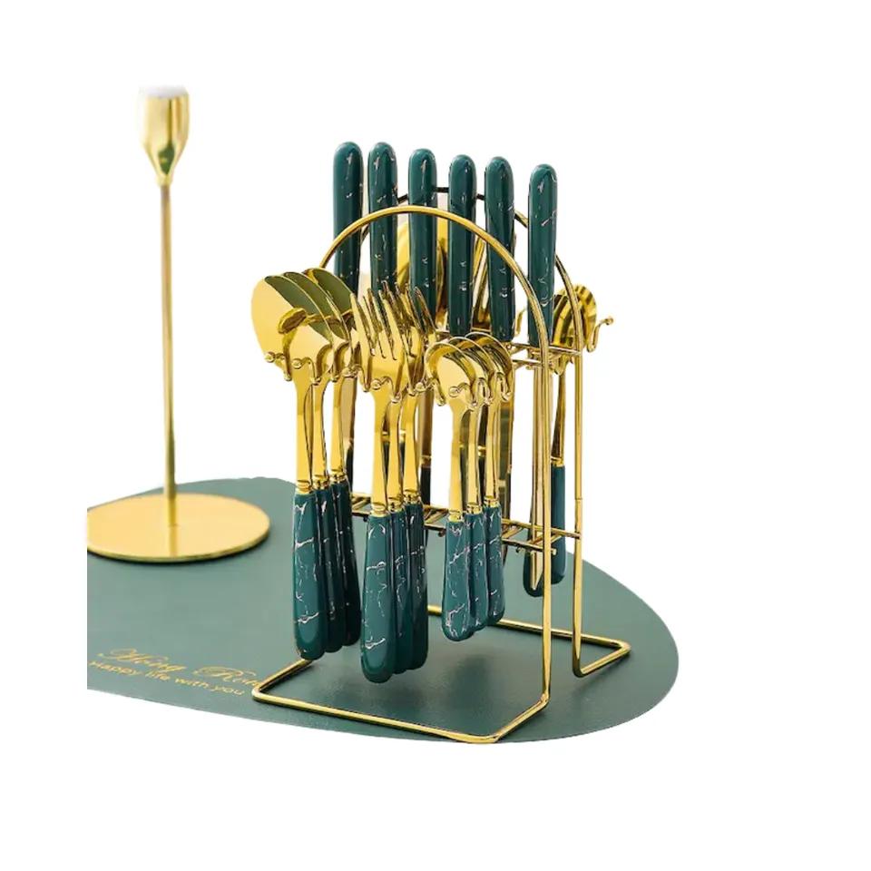 Set Couvert Vert Avec Support Metal Dore