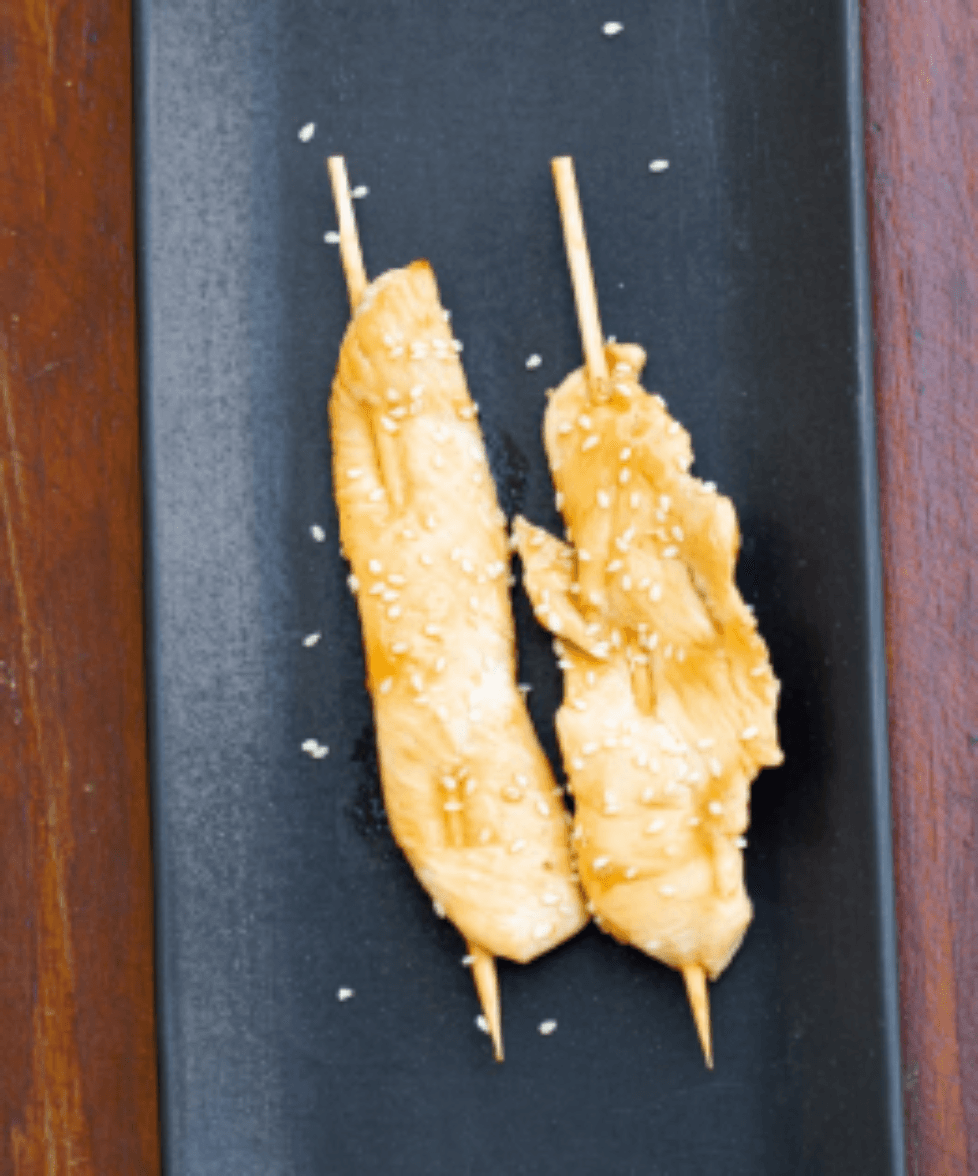 Brochette poulet aux grains de sésame (2 pièces)