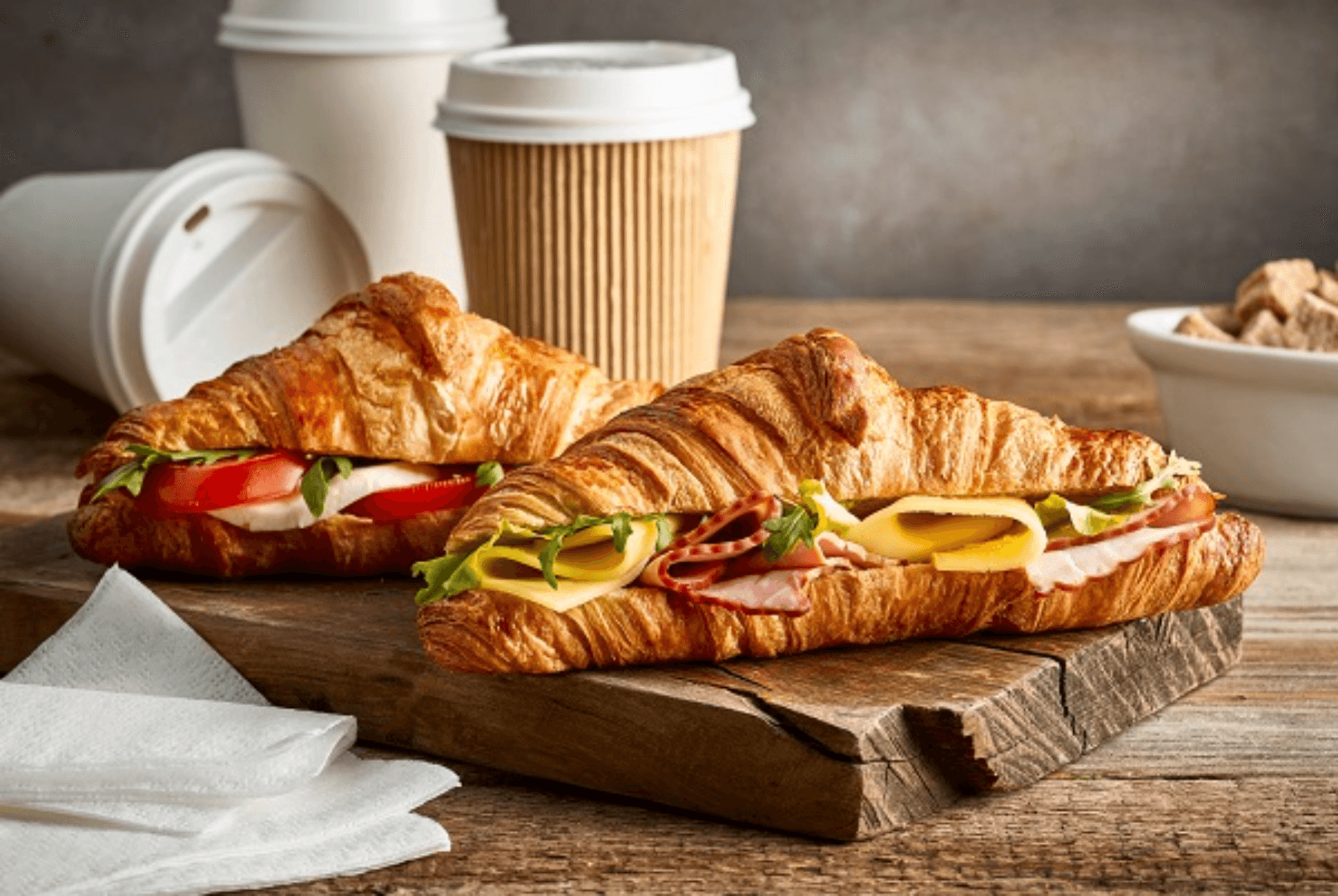 2  Croissant Sandwich + café ou thé