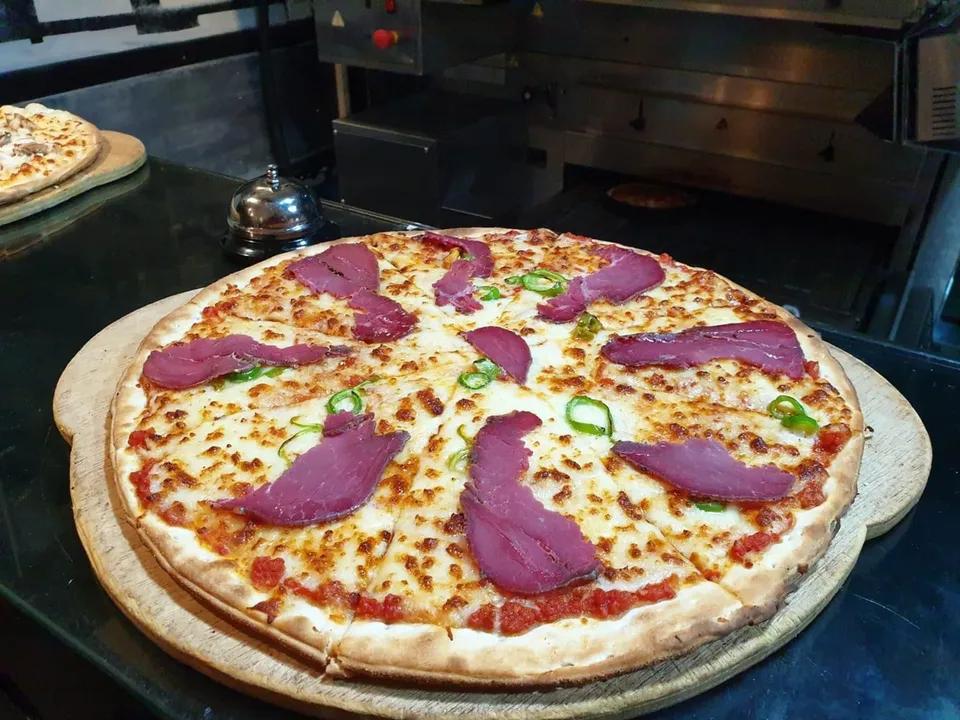 Pizza Medium Cannibale