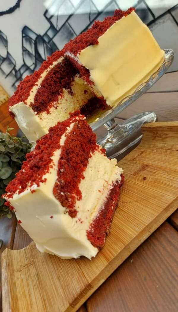 Red Velvet Cheesecake - Slice
