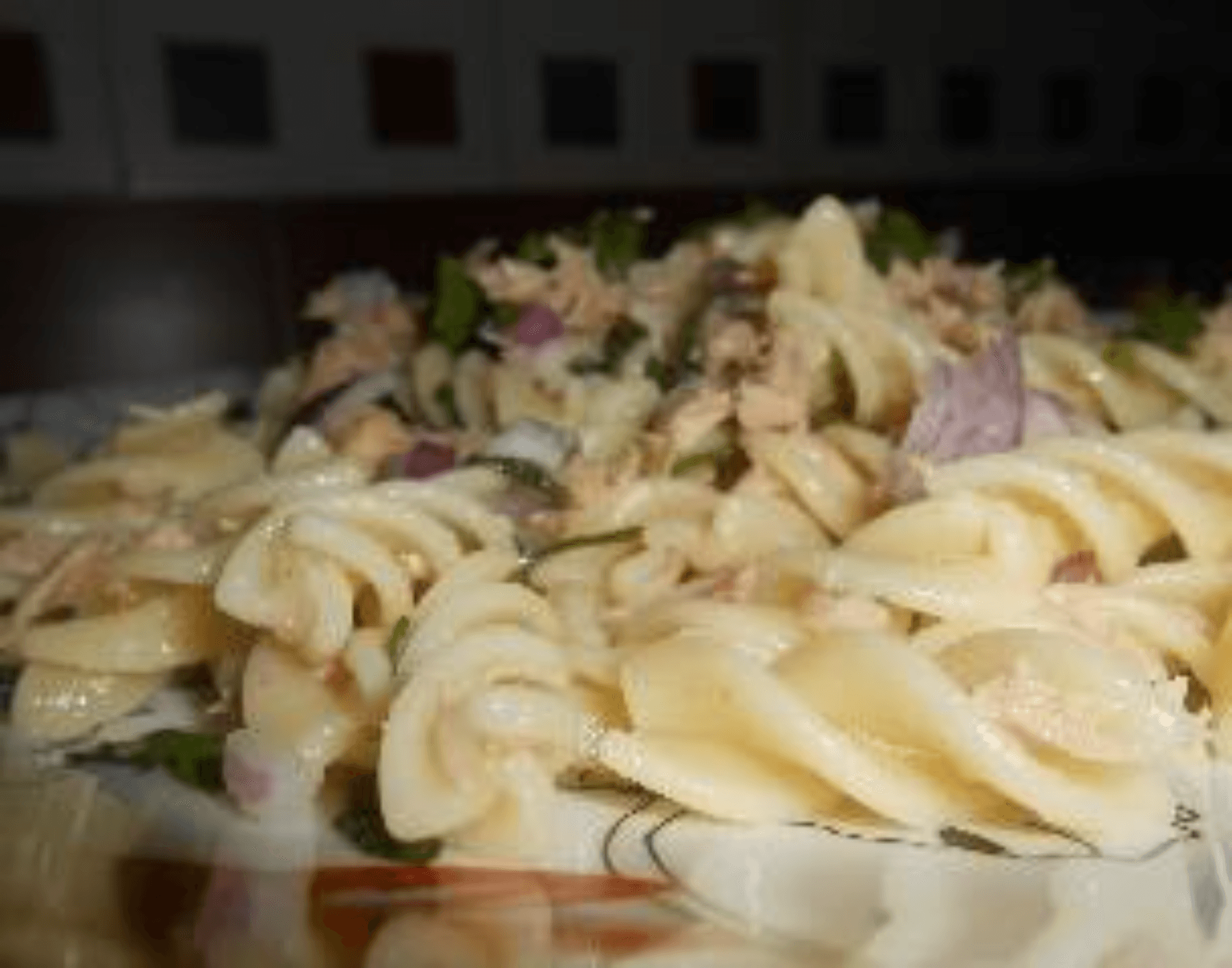 مقرونة جبن و تن