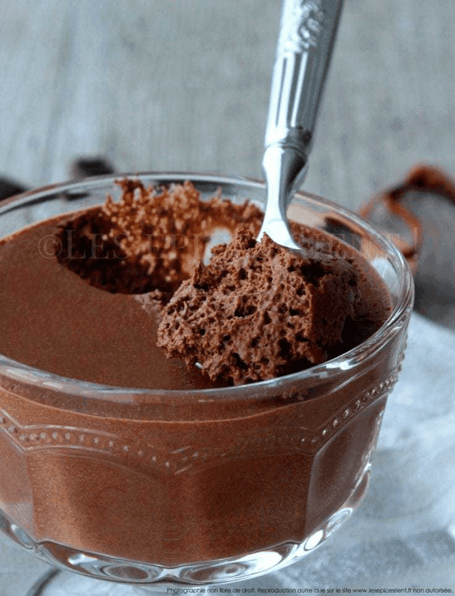 Mousse au chocolat et ses amandes effilées