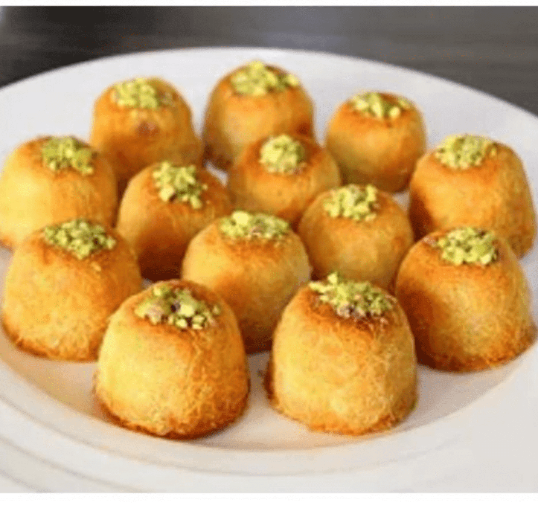 كرات الكنافة باللوز