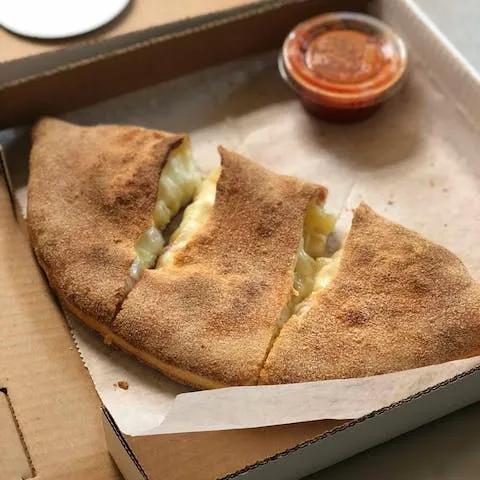 Calzone Quattro Fromaggi