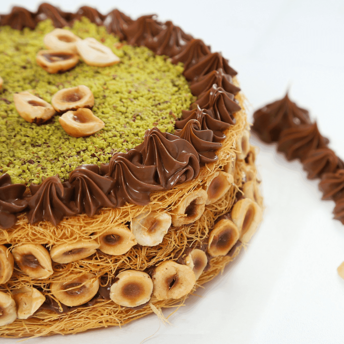 كايك كنافة كرمال فستق متوسطة