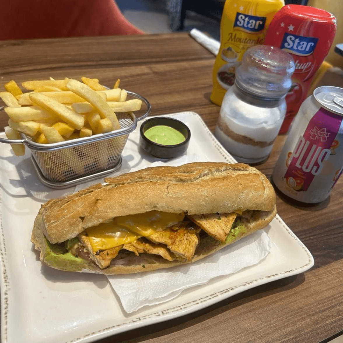 Sandwich Au Choix + Frites + Soda + Dessert