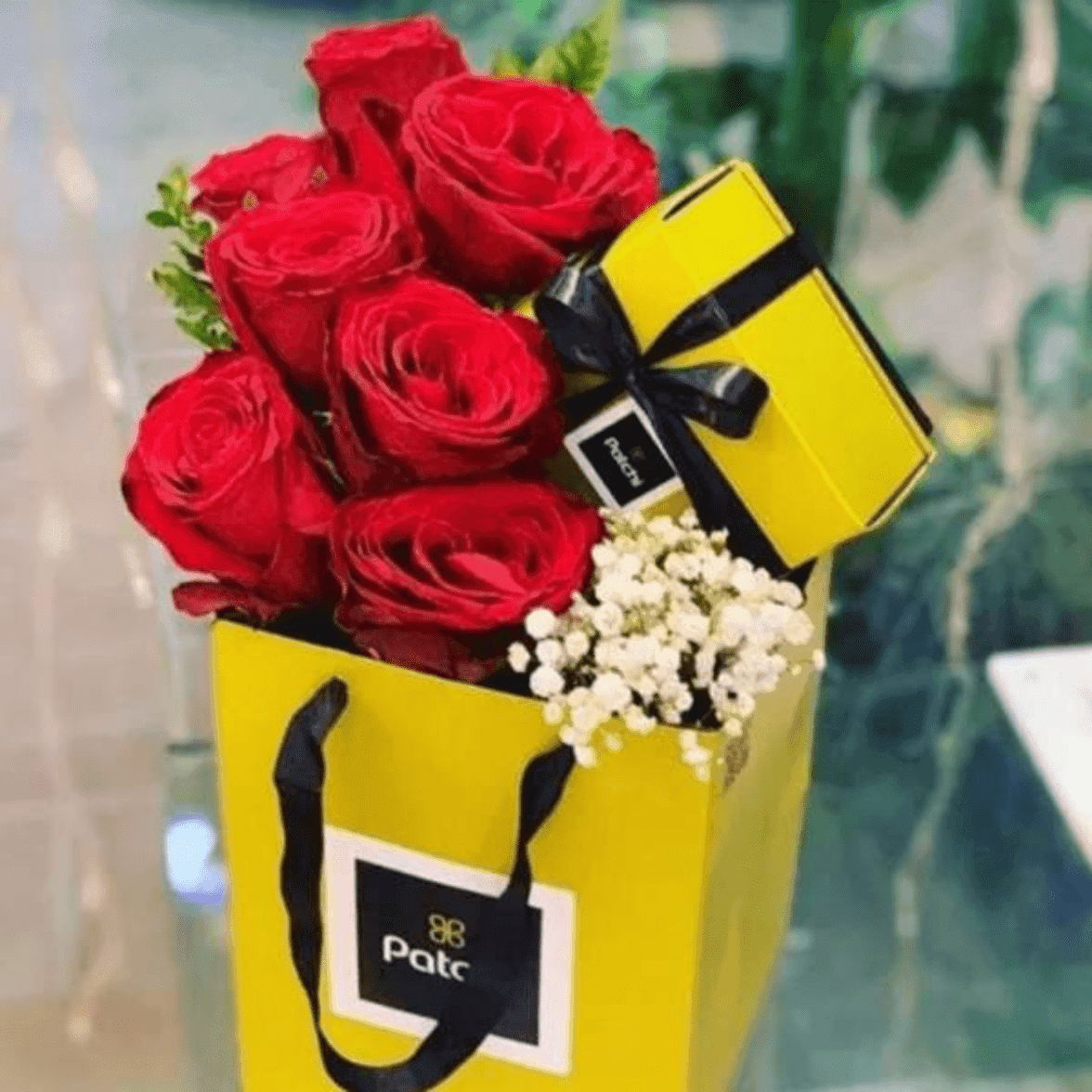 Chocolat Patchi Avec Fleurs Rouges