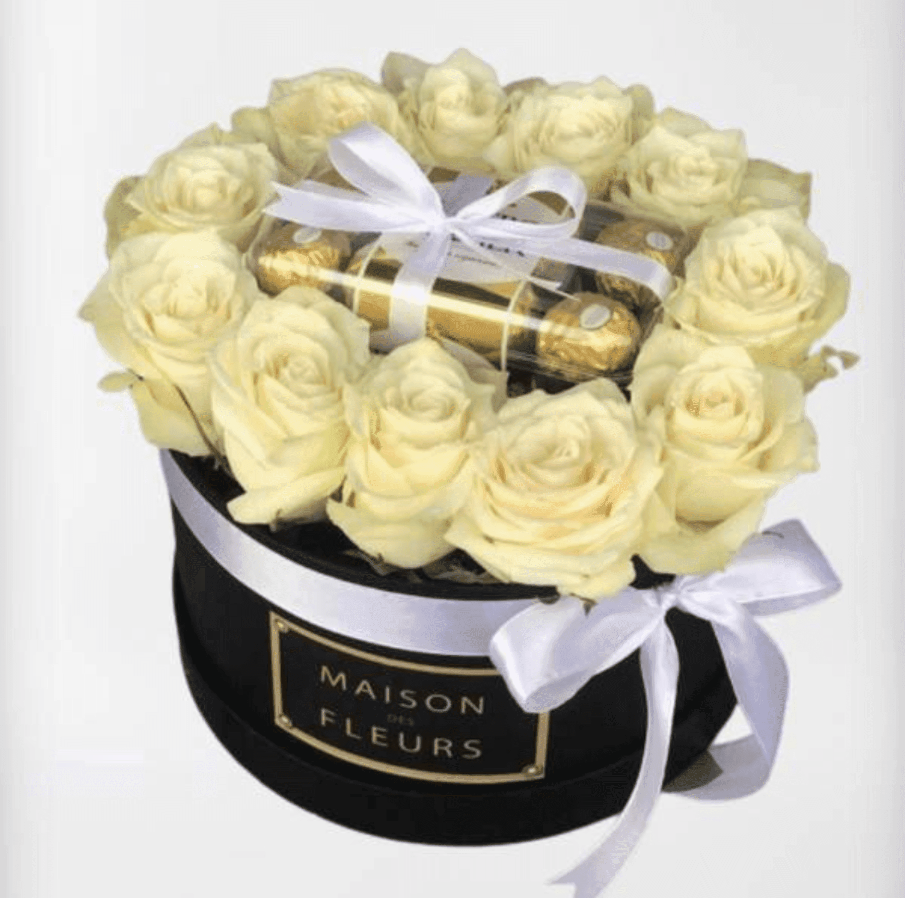 Boite Avec Des Roses Blanches Et Boite Chocolat