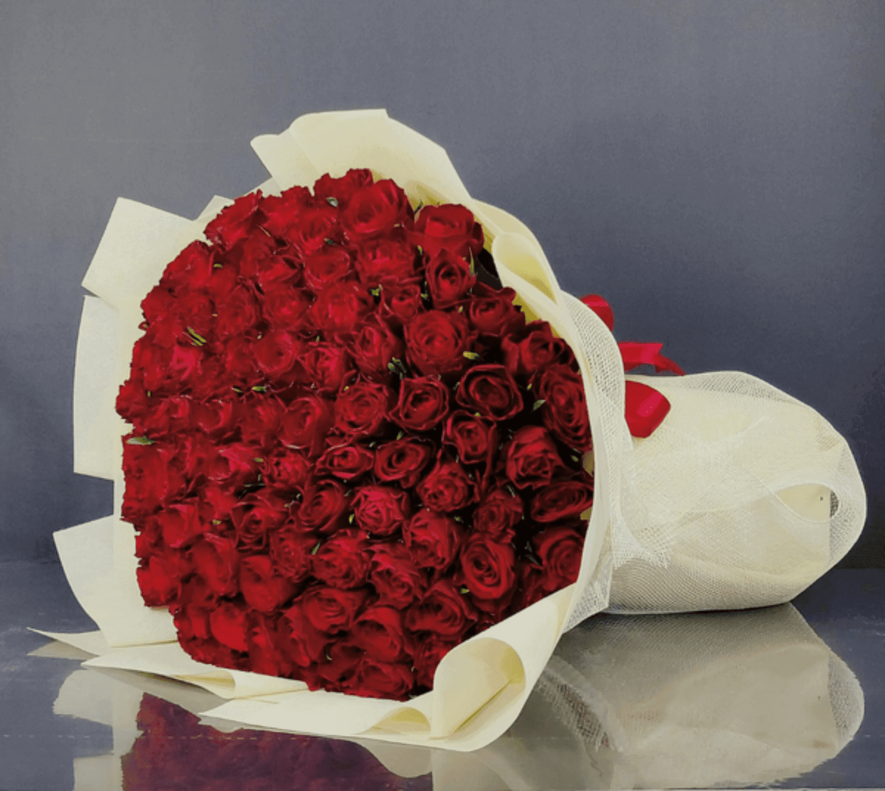 100 Red Roses B