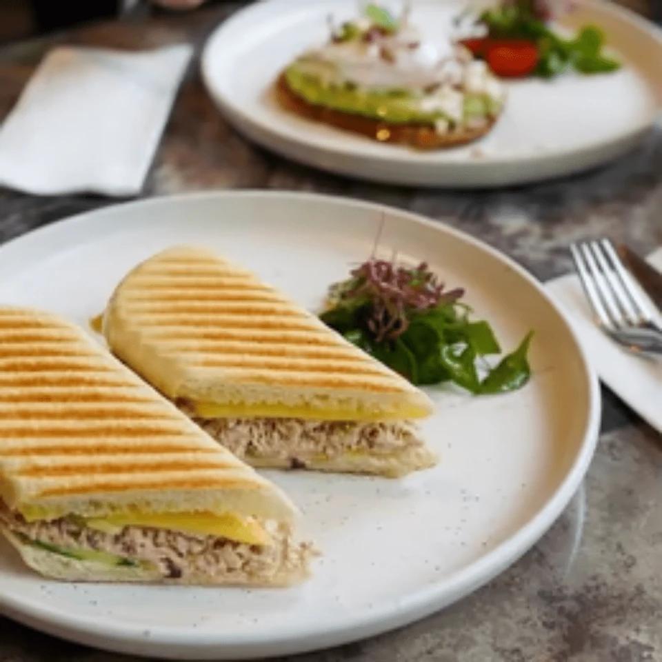 Panini Thon - Servi avec Frites