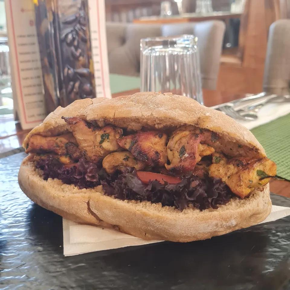 Menu Sandwich De Poulet + Frites Maison + Boisson