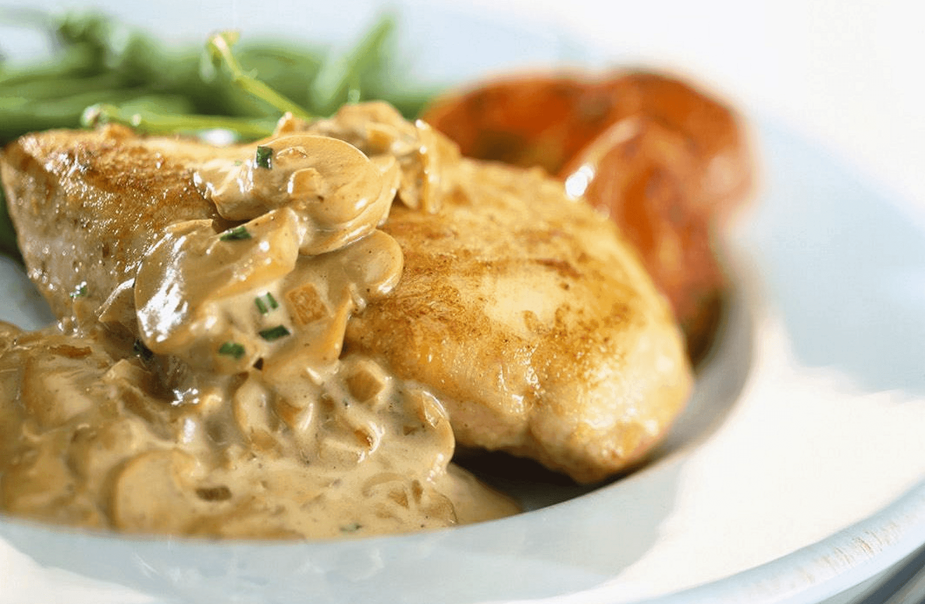 Plat Escalope De Poulet Au Sauce Champigons