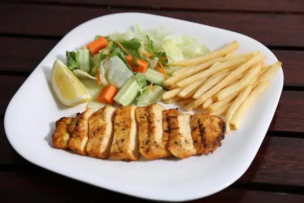 Plat Escalope de poulet grillé