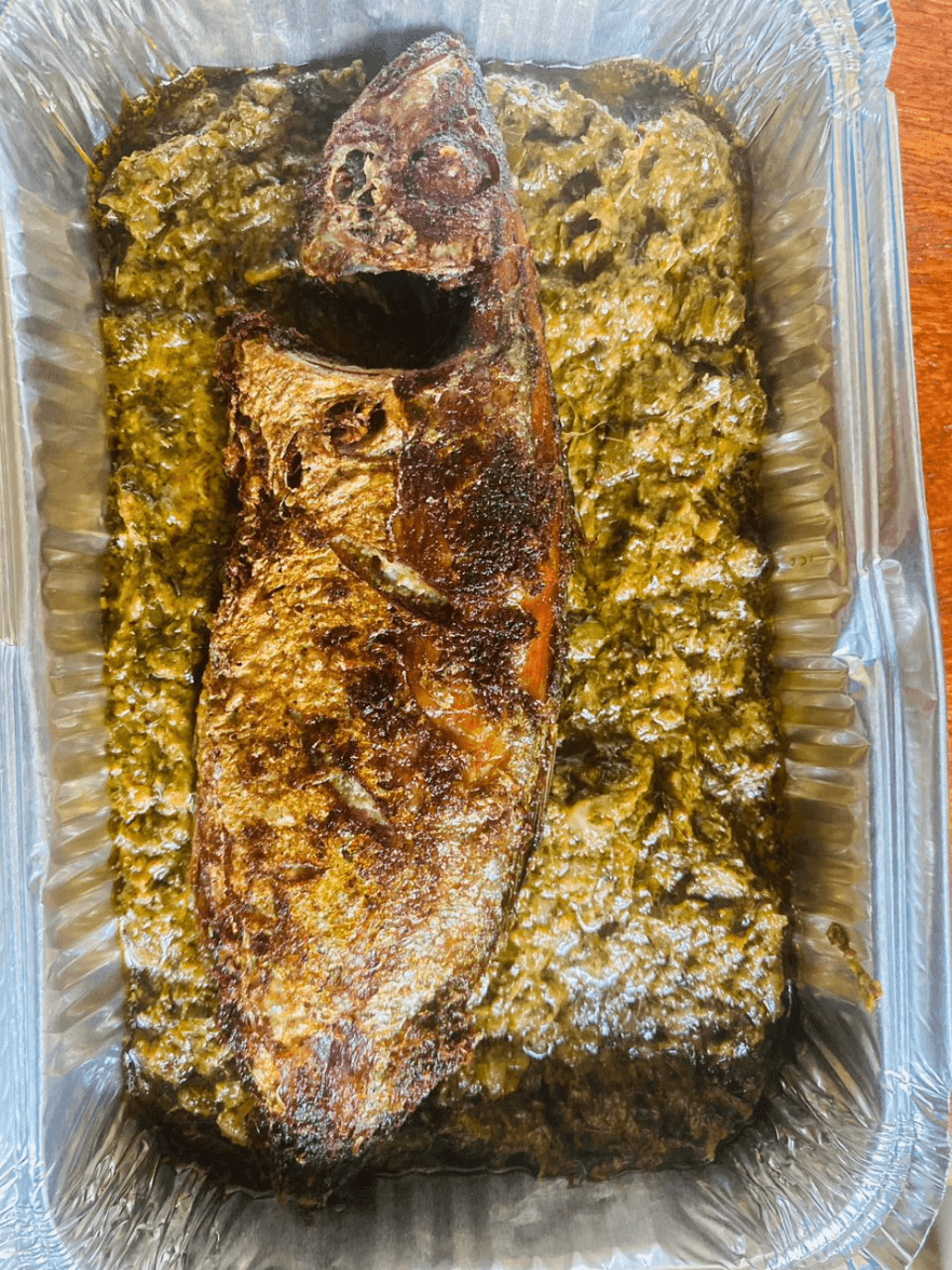 Poisson Braisé et Feuilles de Manioc