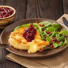 Camembert pané avec salade verte et sauce miel
