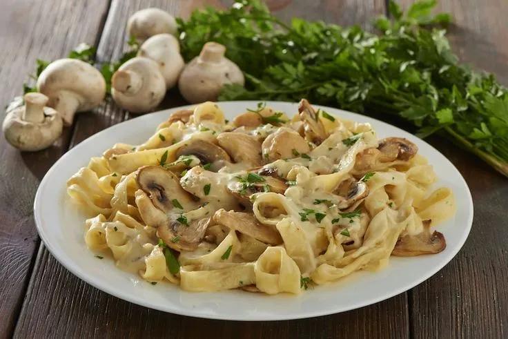 Tagliatelles poulet champignons frais