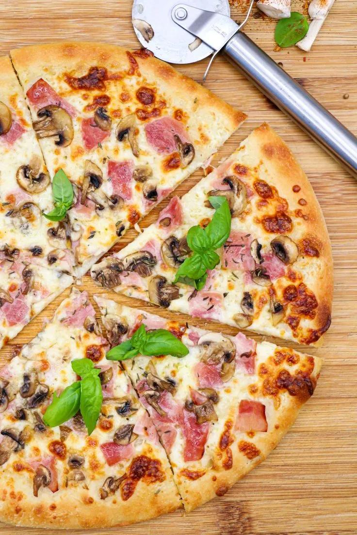 Pizza Champignon à La Crème