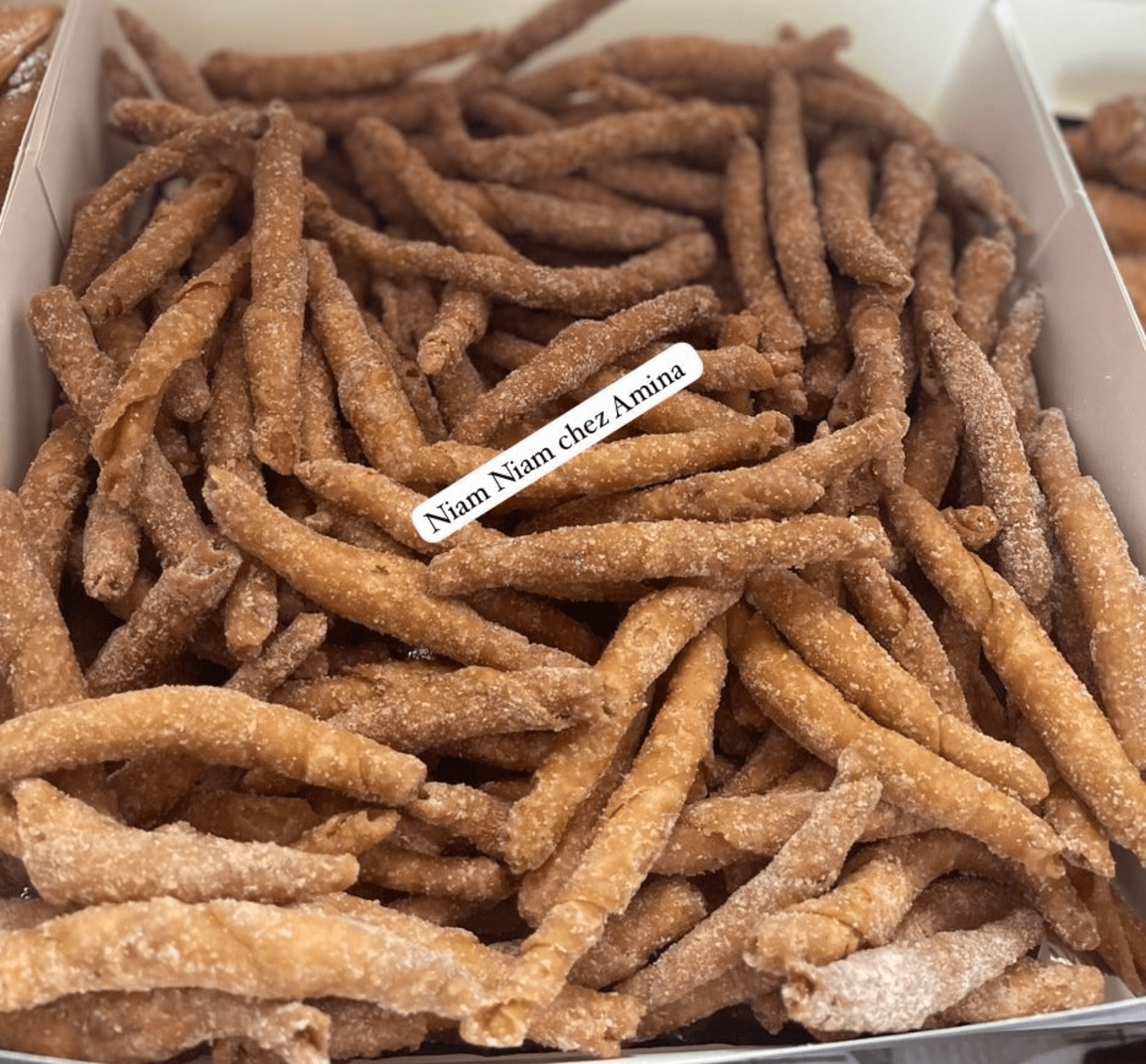 Barquette de cigarettes et merveilles