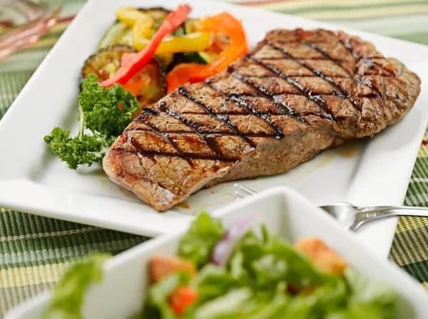 250 G Viande Grillée + Frite + Salade + Salade Grillée