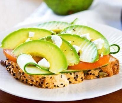 Tartines Au Fromage Frais, Avocat Et Saumon Fumé