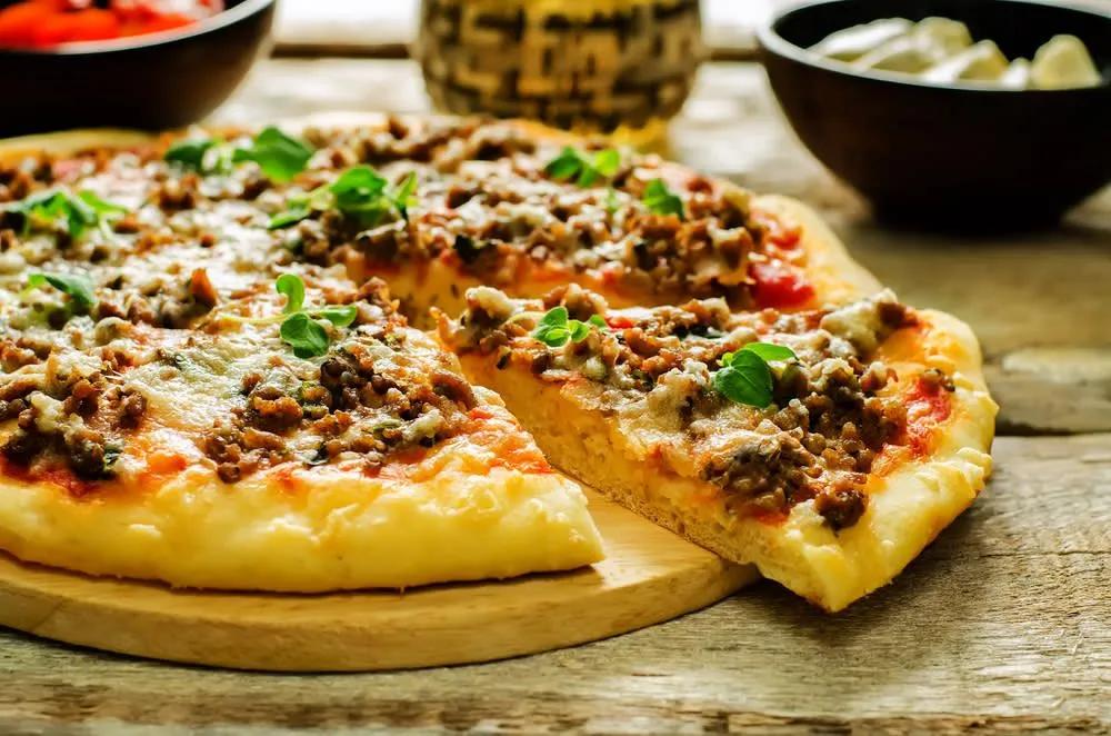 Pizza Bolognaise