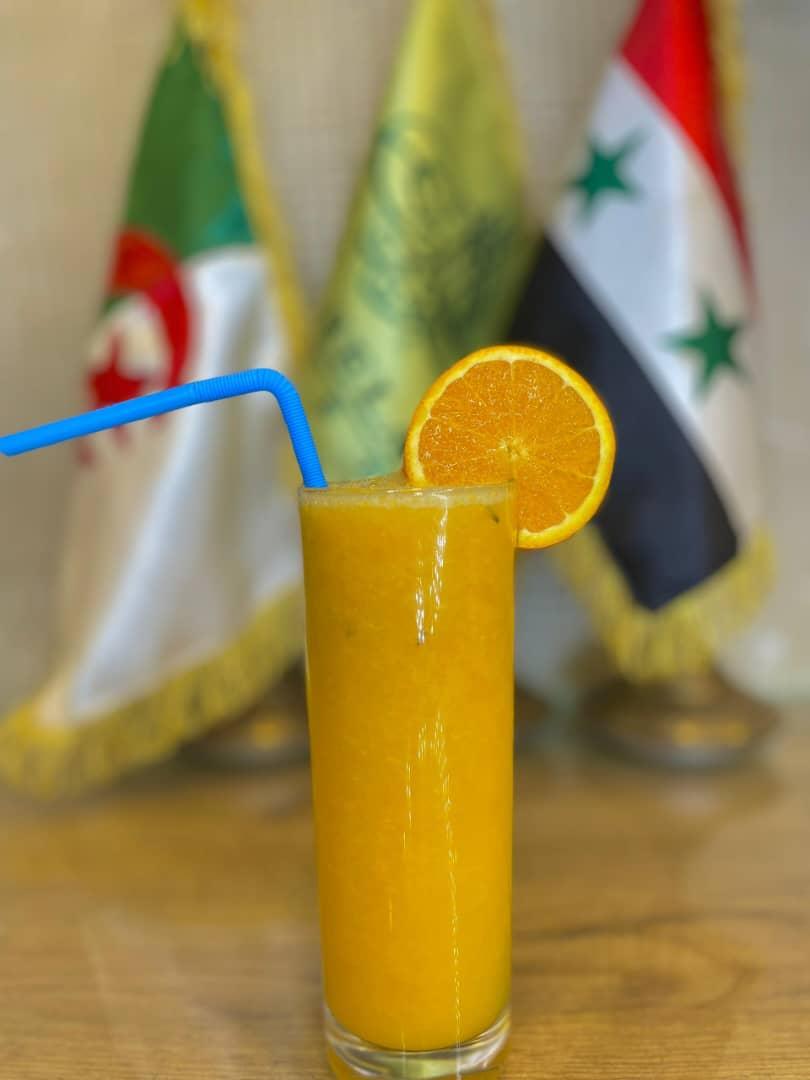 عصير برتقال طبيعي