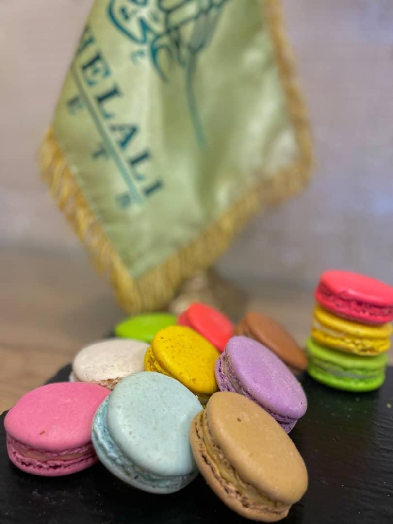 ماكرون باللوز