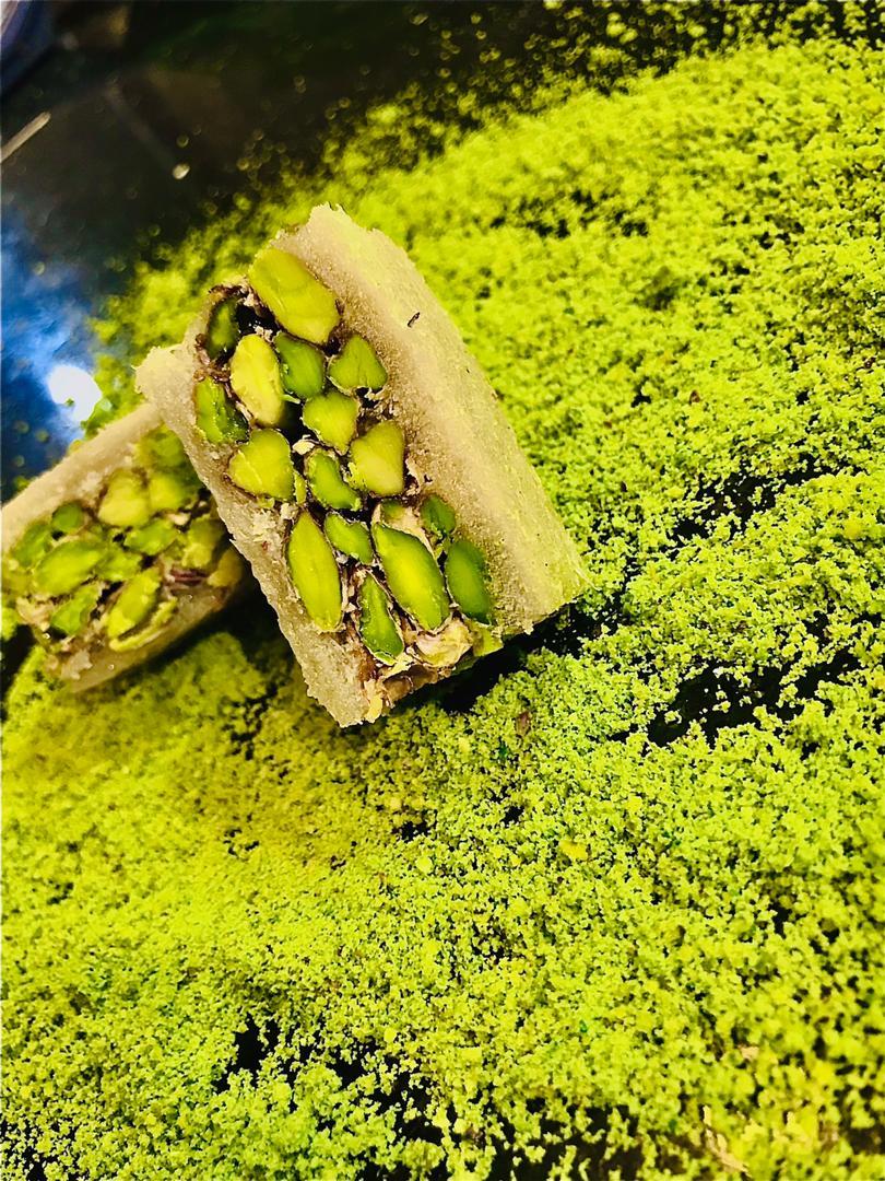 بللورية بالفستق الحلبي